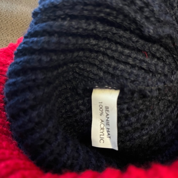 Soft London Beanie hat - Picture 6 of 8